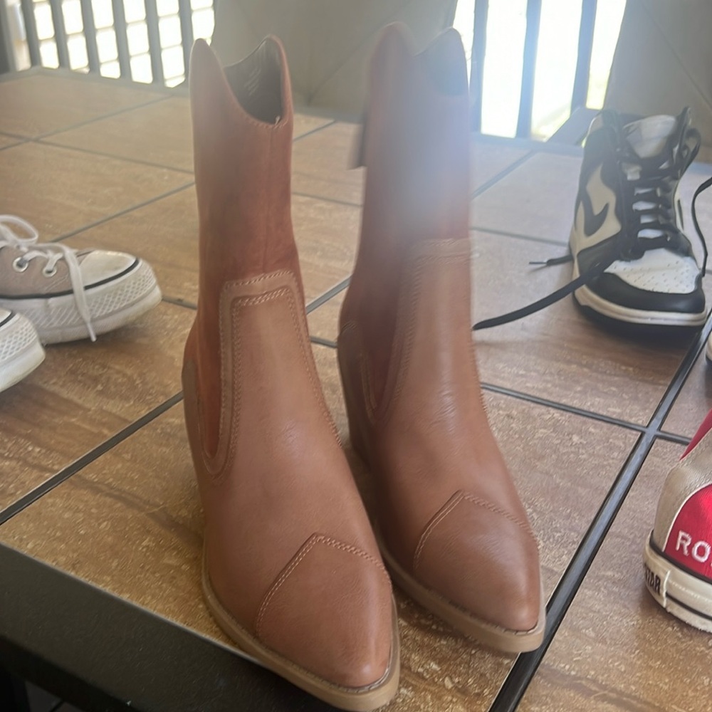 Never worn cowgirls boots. Wonderful brand. $100 size 7.5